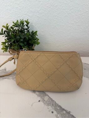 Leather STONE MOUNTAIN Beige Quilted Wristlet Pouch